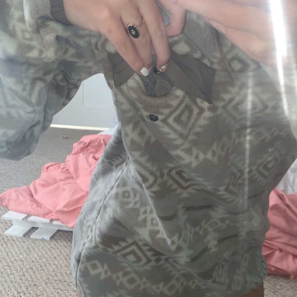 Cream/tan pullover - Picture 4 of 4